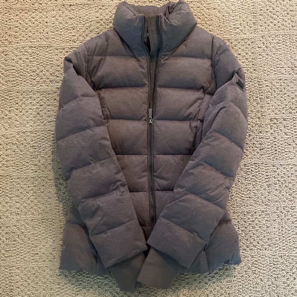 BCBG JACKET / Fits below waist, great condition
